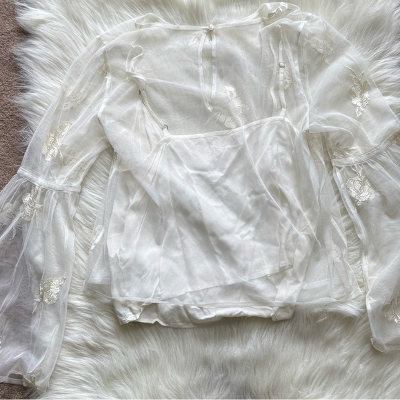 New Hollister ivory Sheer Mesh 2 Layered Top Bell Sleeve Embroidered Floral - Picture 2 of 4